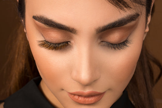 How To Avoid Irritation When Wearing Synthetic Lashes